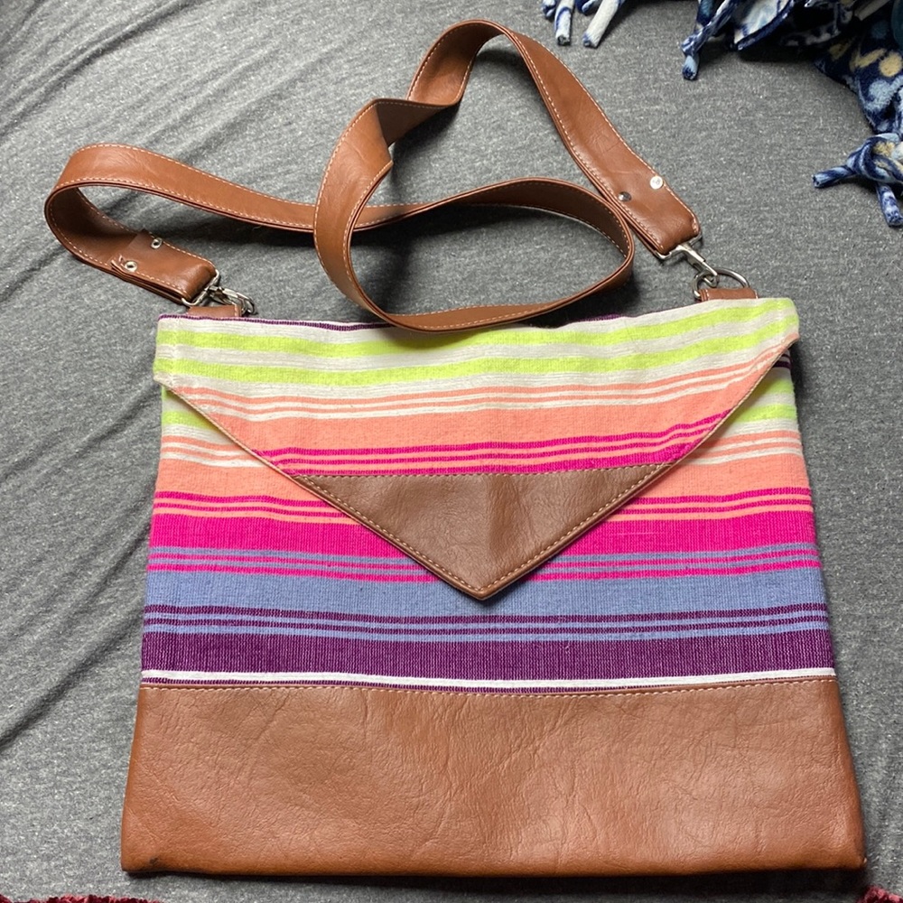 Striped shoulder bag